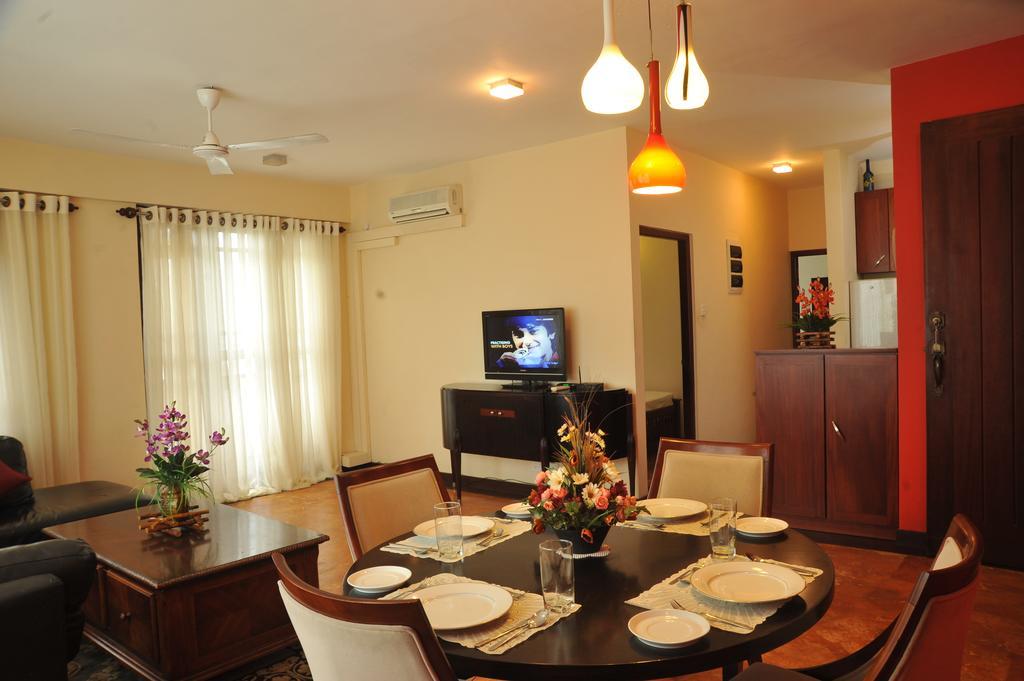 Prestige Court Residencies 호텔 마운트 라비니아 외부 사진