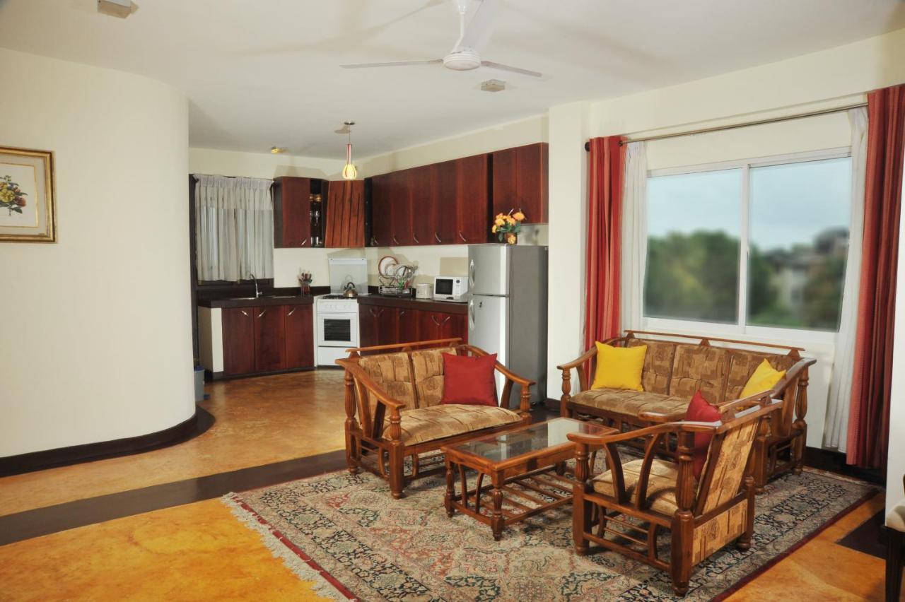 Prestige Court Residencies 호텔 마운트 라비니아 외부 사진